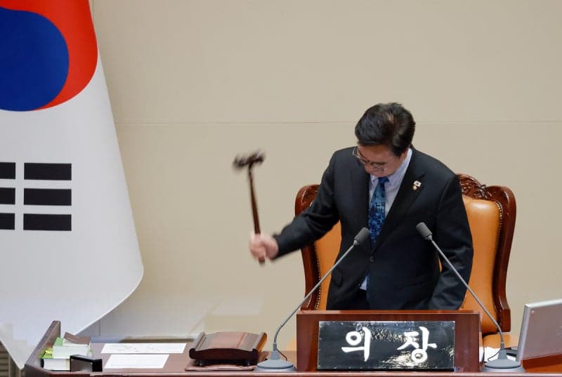 개헌 첫걸음 못 뗀 정치권…5·18 정신 헌법 수록 무산, 국민은 들러리?
